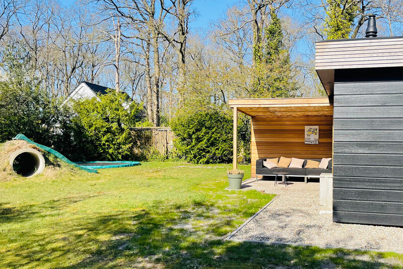 vakantiegeluk-buiten-overkappi