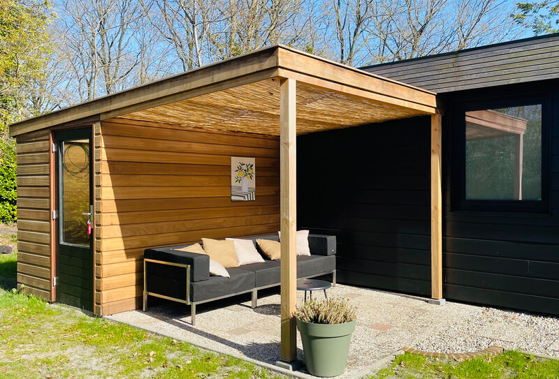 vakantiegeluk-buiten-overkappi